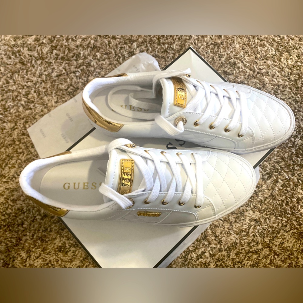 GUESS Loven NEW Women’s Sneakers size 8.5, white, new with box